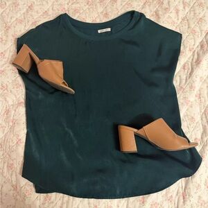 Edgely Green velvet top Size Large